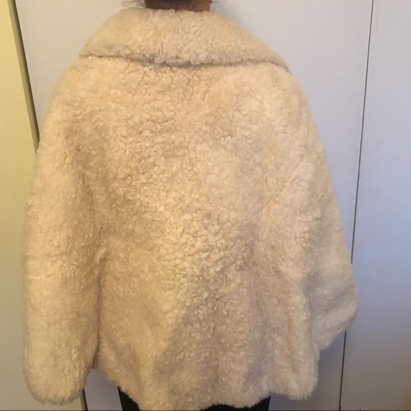 Shearling cape - Picture 3 of 7